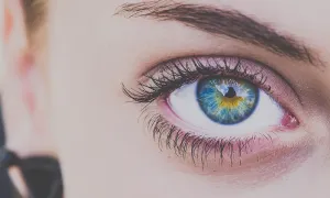 Close up photo of a woman's eye